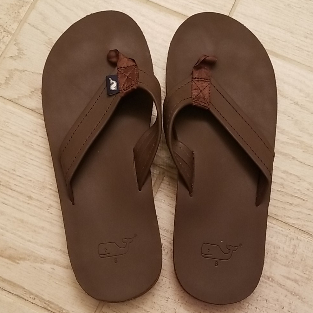 Vineyard Vines Flip Flops in a Size 8 in EUC!